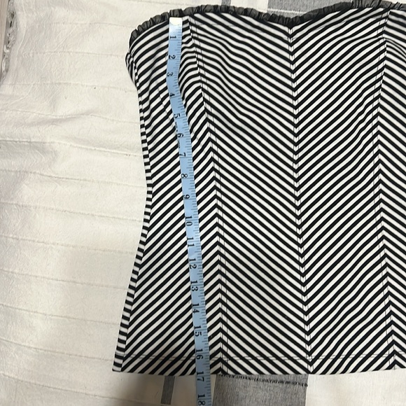 Black-and-white striped corset - Picture 7 of 7